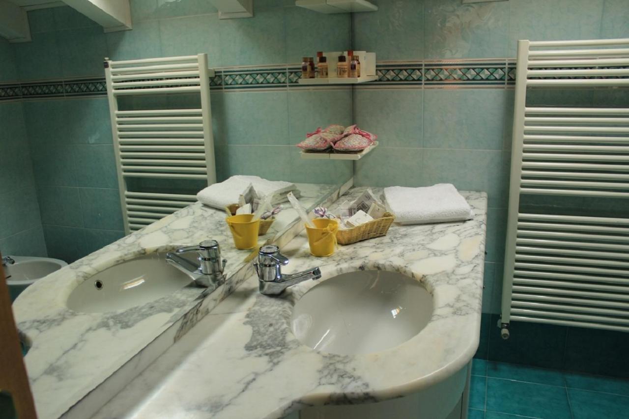 Residence Zecchini Tiarno di Sotto Buitenkant foto