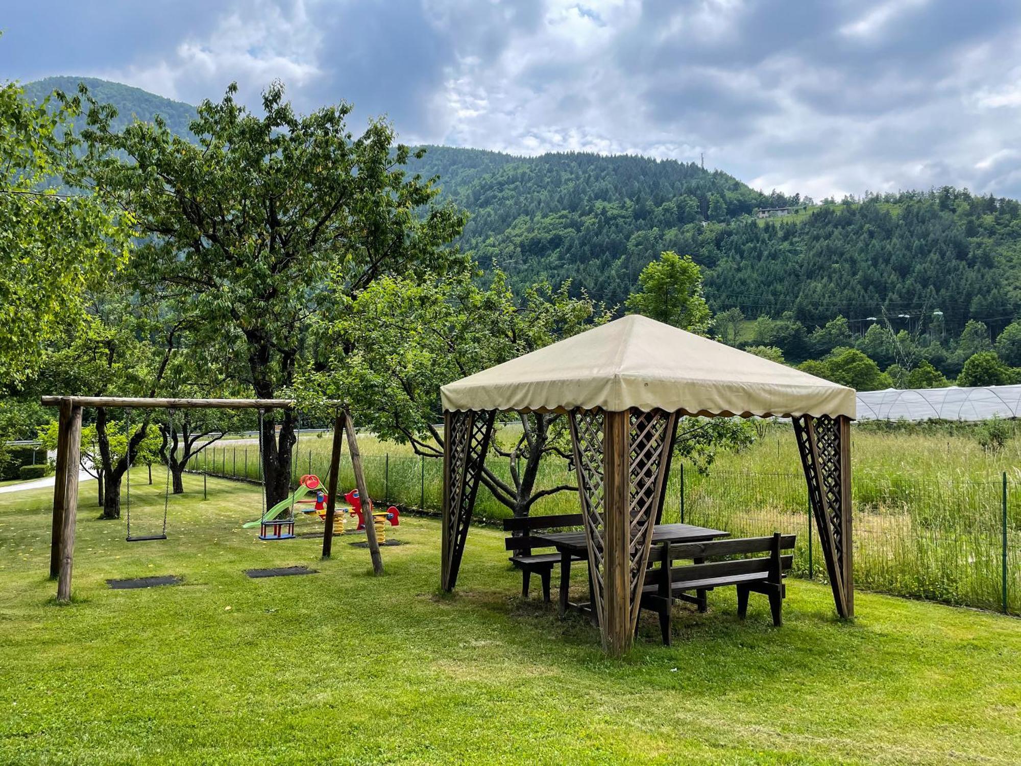 Residence Zecchini Tiarno di Sotto Buitenkant foto