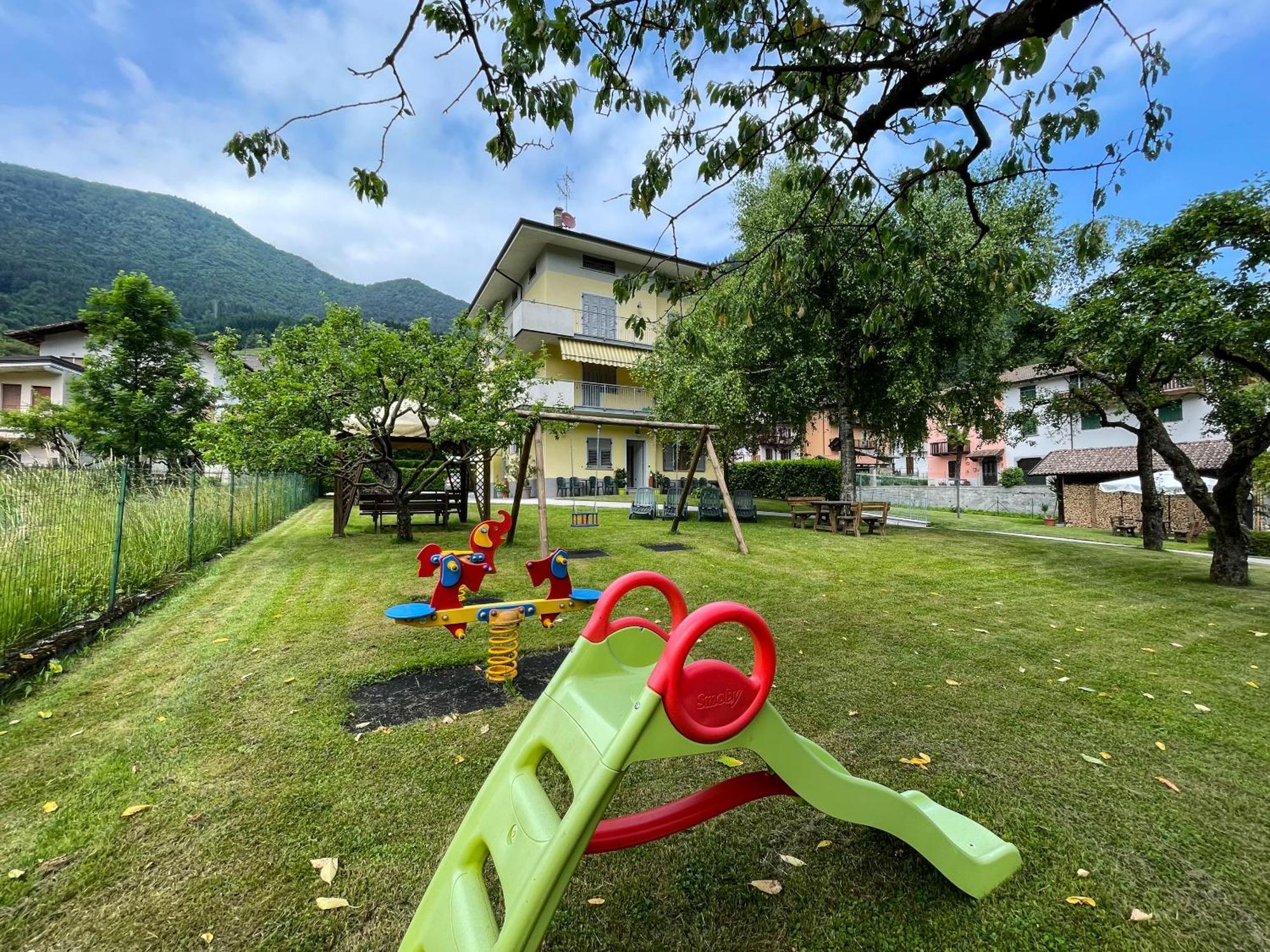 Residence Zecchini Tiarno di Sotto Buitenkant foto